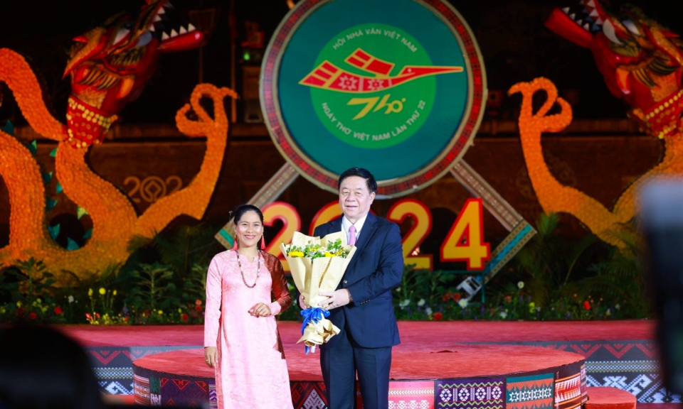 Rực rỡ “Bản hòa âm đất nước” trong đêm Nguyên tiêu